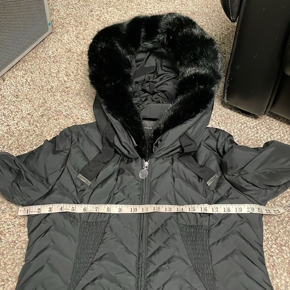 Tahari down filled long puffer coat with fur trimmed hood - Picture 5 of 11